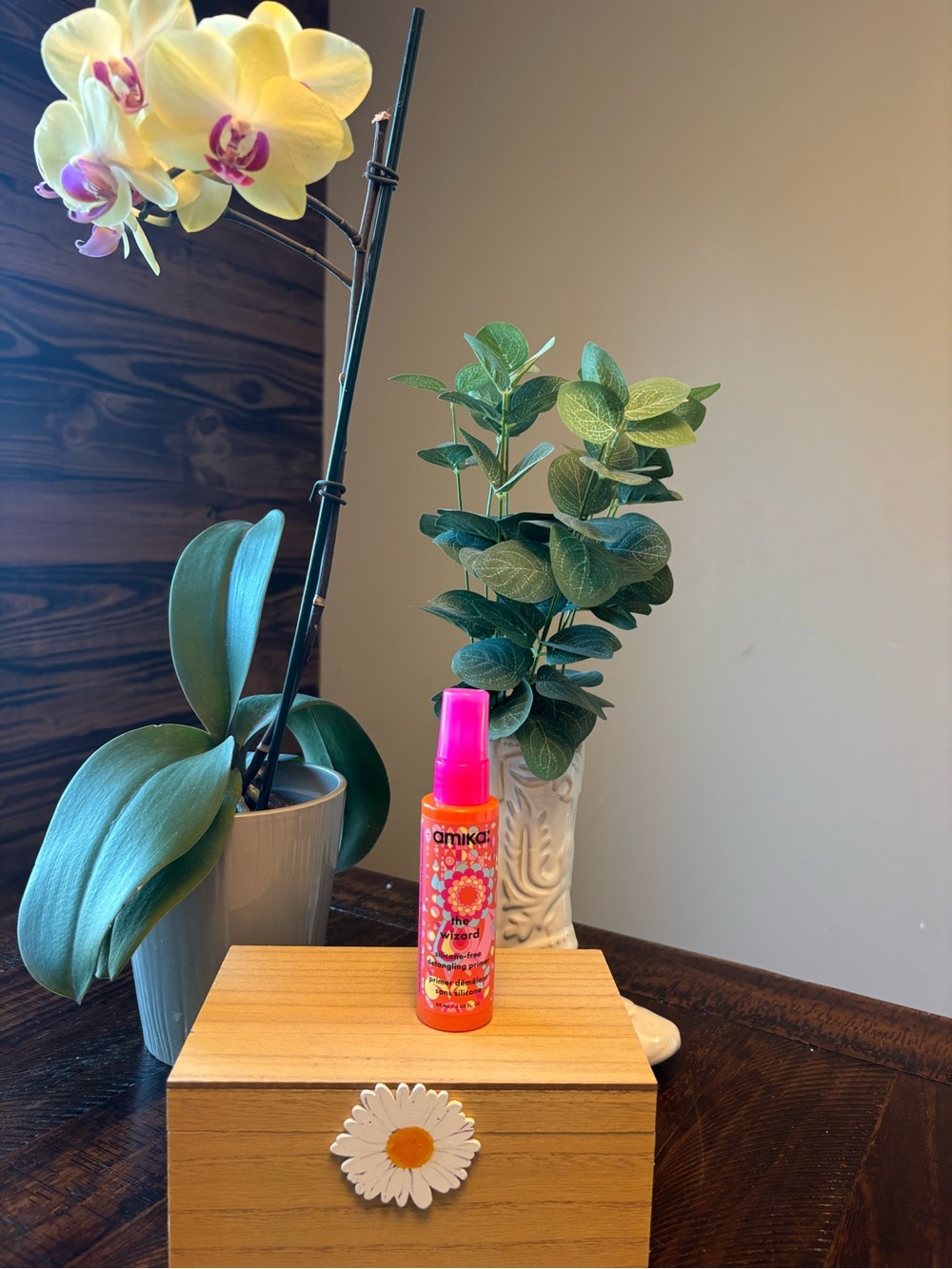 Amika The Wizard detangling primer spray